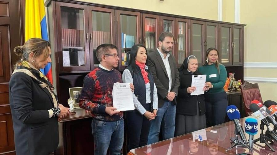 Pacientes Colombia radica propuesta de reforma a la salud en el Congreso
